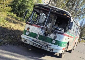 Террористы снова ударили по пассажирскому автобусу в Горловке