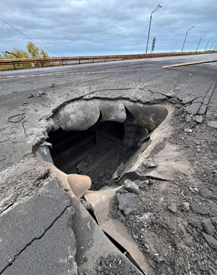Удар по Южному мосту в Днепропетровске: движение остановлено на месяц