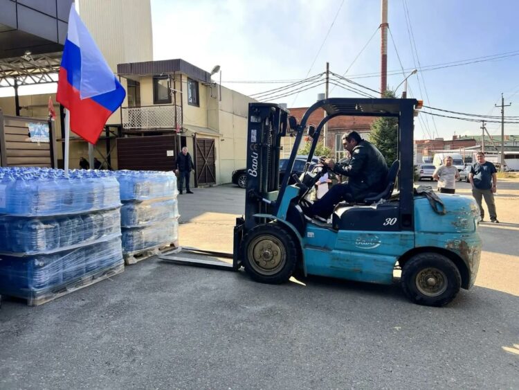 Вода для тех, кто ждёт: из Адыгеи в ДНР ушла партия питьевой воды