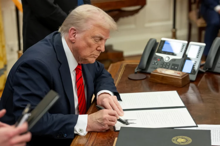 Трамп готовит новое соглашение по Украине: какие условия обсуждают за закрытыми дверями